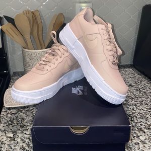 NWT Women’s AF1 Pixels (particle beige)